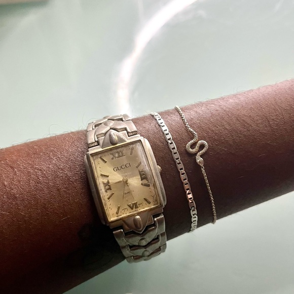 Super Vintage Gucci Quarts Watch - Picture 4 of 4